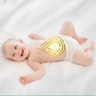 Imagen de un bebé estirado - nutrientes leche lactantes