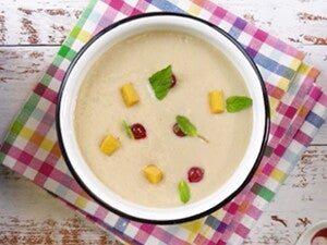 Receta para niños y bebés de papilla de pera, melocotón y cereales Receta para niños y bebés de papilla de pera, melocotón y cereales