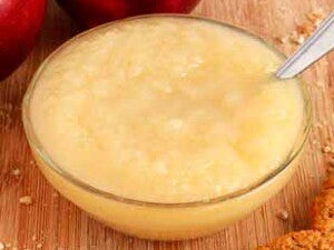 Compota de manzana, plátano y fresa con galleta