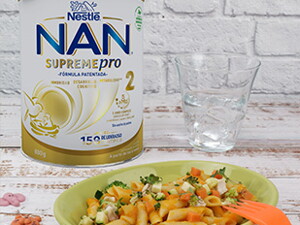 Pasta con pollo y salsa de zanahoria Pasta con pollo y salsa de zanahoria