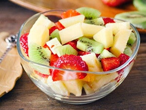 Minestrone de frutas con tomillo y limón verde