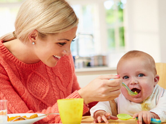 Introducción al destete tradicional o a la alimentación guiada por el bebé