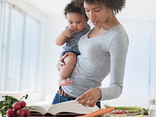Cómo introducir alimentos al bebé: nuevas texturas y sabores
