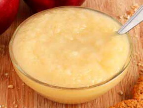 Compota de manzana, plátano y fresa con galleta Compota de manzana, plátano y fresa con galleta