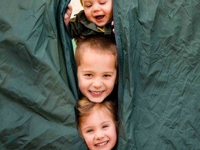 Bebés y niños sonriendo Bebés y niños sonriendo