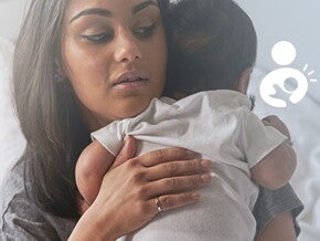 Mamá dando alimentación bebé 6 meses Mamá dando alimentación bebé 6 meses
