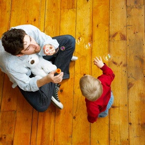 Estimulación en Movimiento: Juegos y Actividades para Bebés de 1 Año a 18 Meses Estimulación en Movimiento: Juegos y Actividades para Bebés de 1 Año a 18 Meses