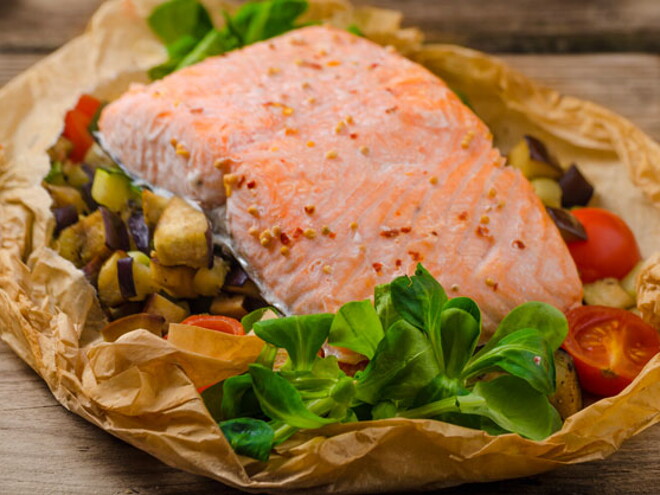 Salmón y verduritas en papillotes de repollo