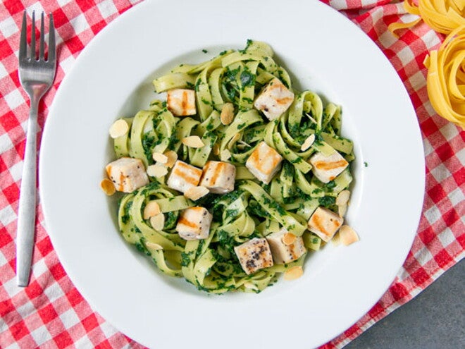 Spaghetti con corazones de merluza y calabacín