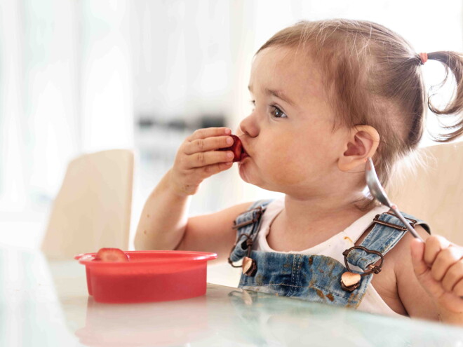 Bebé comiendo