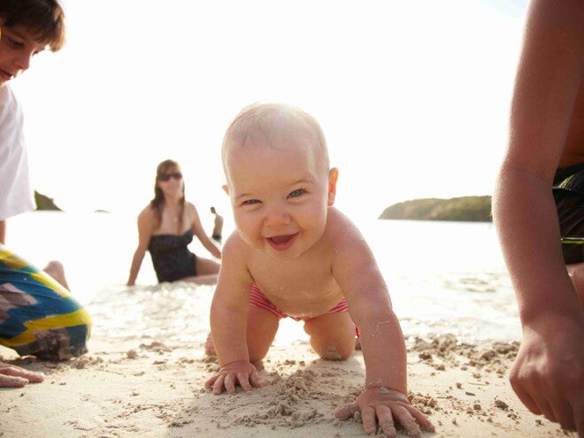 Bebé en la playa: 10 consejos para protegerle Bebé en la playa: 10 consejos para protegerle
