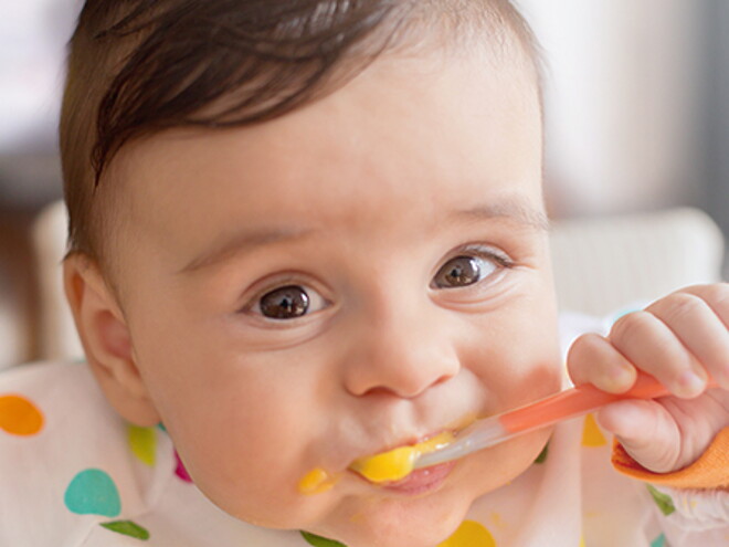 Técnicas de alimentación para bebés de 8, 9 y 10 meses Técnicas de alimentación para bebés de 8, 9 y 10 meses