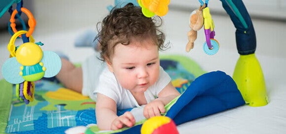 Bebé jugando Bebé jugando