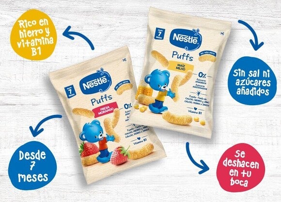Envase de los snacks para bebés de Nestlé con un osito azul.
