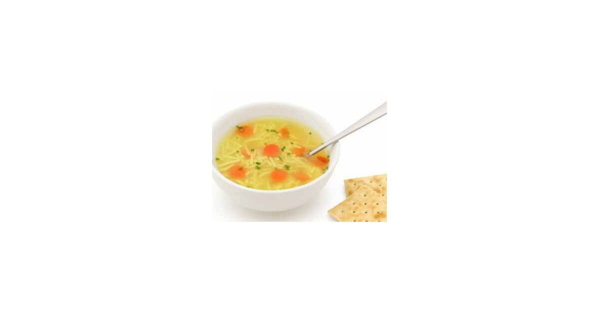 Sopa de pollo, fideos, zanahorias y champiñones